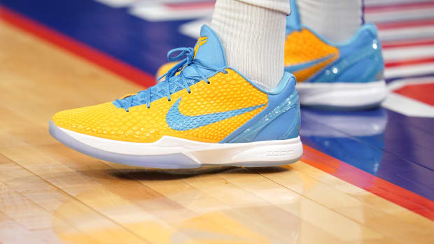 Los Angeles Lakers forward Anthony Davis wears the Nike Kobe 6 Protro 'MPLS' sneakers against the Golden State Warriors on February 12, 2022.
